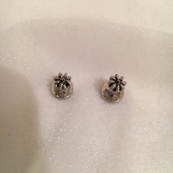 NWT Juicy Couture Peace Sign Pave Stud Earring - Picture 8 of 8